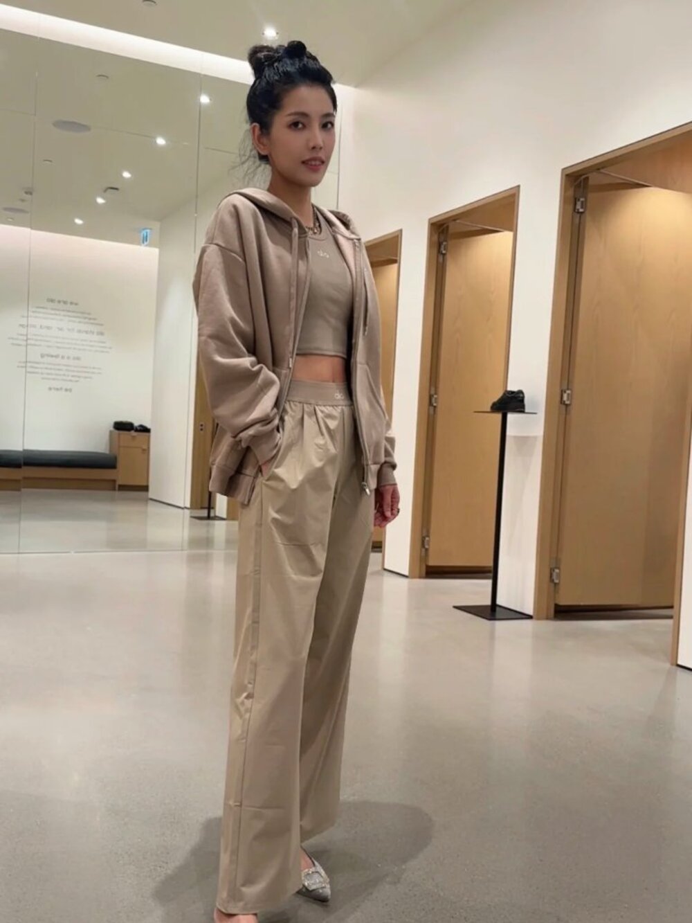 π₯ALO Yoga Suit Up Trouser Gravel | Regular XXS | Vacation / Work / Everyday - Picture 8 of 8